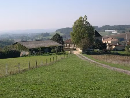 hameau authentique t15 à vendre  avec maison et 6 logements indépendants et une vue panora