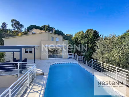 a vendre maison 6 pièces de 170 m² avec plus de 50 m² de dépendance et piscine sur terrain