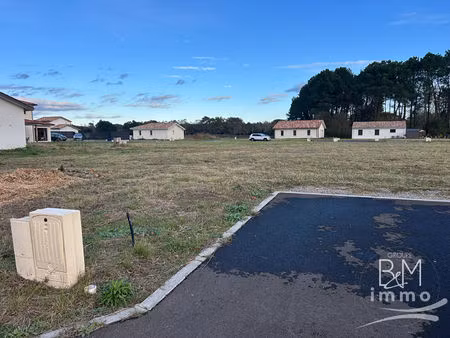 terrain tosse 570 m2