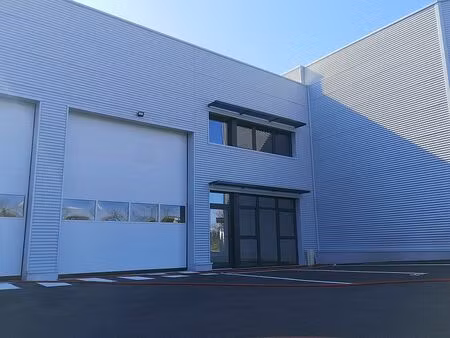 location local d'activités genas 170 m²
