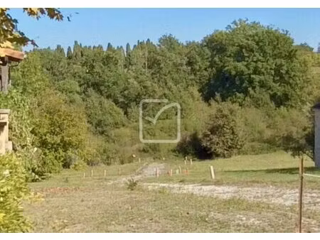 en vente terrain constructible 8 ares – 38 000 € |gourdon