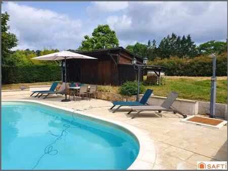 très jolie maison avec piscine sur terrain clos