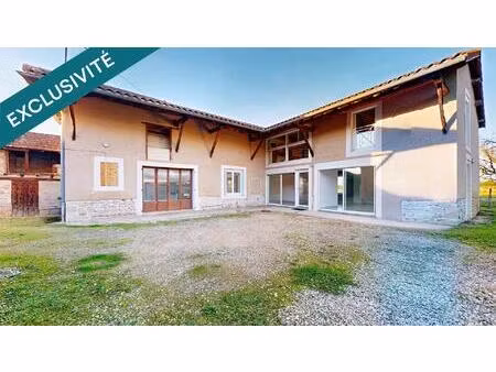 vieux corps de ferme rénovée de 160 m² avec dépendances sur un grand terrain de 2248 m²