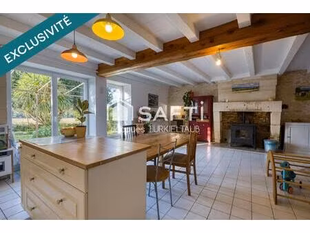 charentaise joliment rénovée avec vaste jardin arboré