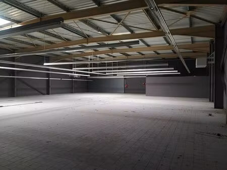 location commerce rumilly 805 m²
