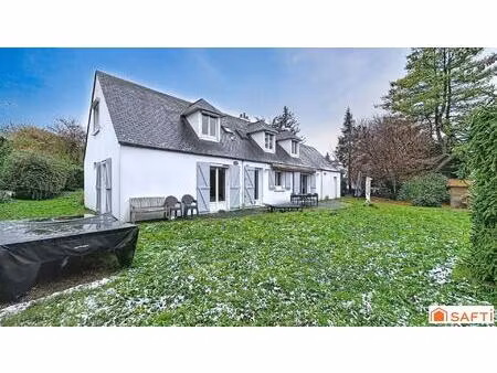 belle maison individuelle d'environ 204 m2 (161 m2 carrez)