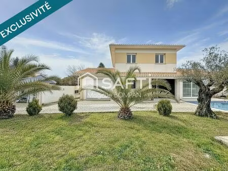 modernité  lumière et piscine : une maison sans compromis