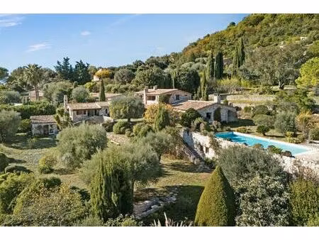 résidence de caractère avec piscine et dépendances