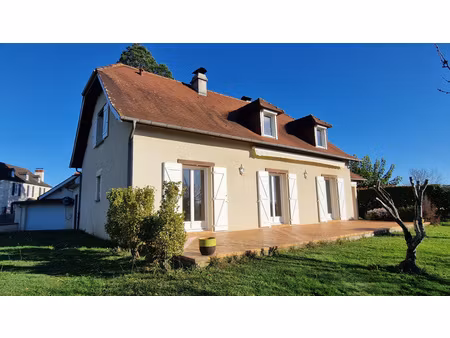 magnifique demeure aux allures de bâtisse et aux performances d'une villa moderne