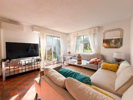 appartement t3 avec jardin - proche du village - saint-tropez