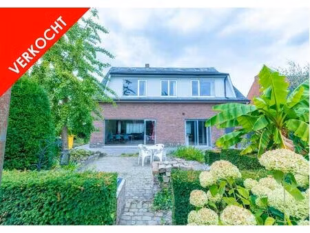 ruime gezinswoning met 4 slpk  tuin en praktijkruimte