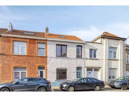 volledig gerenoveerde gesloten bebouwing te drogenbos