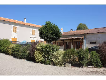 location maison 6 pièces 166m² yviers 16210