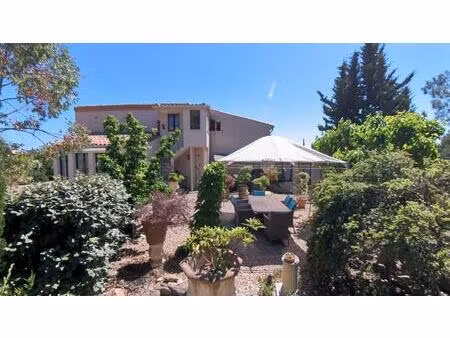 spacieuse villa et appartement (240 m²) à cesseras