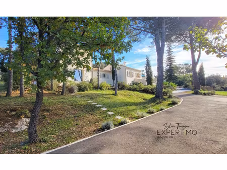 propriété de 305 m2 habitables