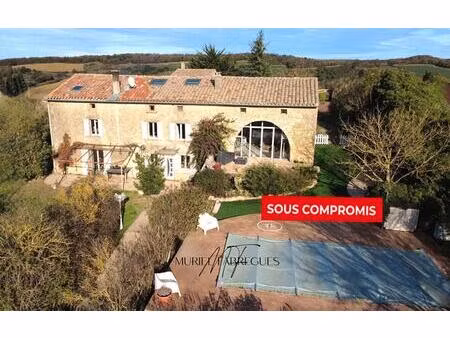 maison en pierre de 189 m2  piscine chauffée. 11270 saint amans