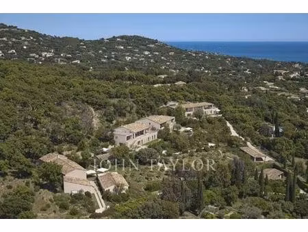 maison de luxe de 1200 m2 en location grimaud  france