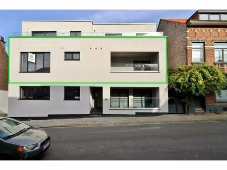 luxe appartement (lift) met 2 slaapkamers  2 badkamers en zeer groot terras