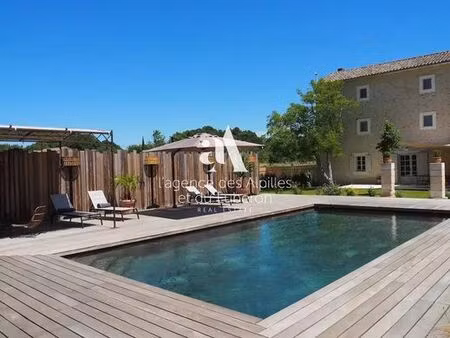 luxury 9 pièces farmhouse en location oppède le vieux  france