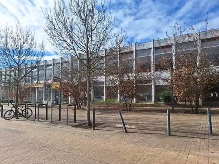 a louer - bureaux 815 m² divisibles - st medard en jalles centre-ville