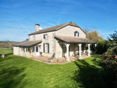 proche de marmande élégante ferme rénovée avec 4 chambres et des espaces de vie...