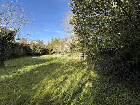 terrain rare libre de constructeur a saisir au calme !!!