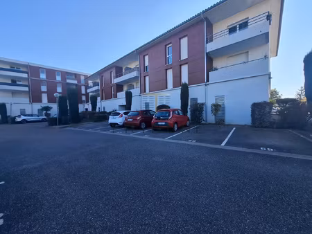 appartement t2 32 18 m2 avec balcon  parking et piscine