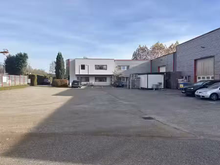 local d’activité 1230 m2