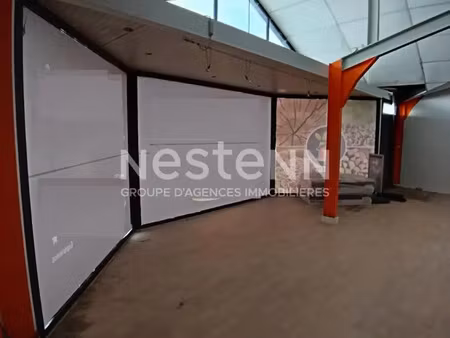 a louer - local commercial à séné de 200m² - zone commerciale