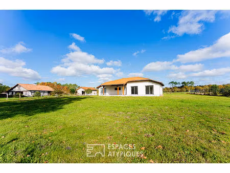 maison contemporaine à coté de l'océan