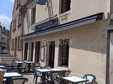 immeuble de rapport - avec local commercial + appartement - hyper centre de clamecy