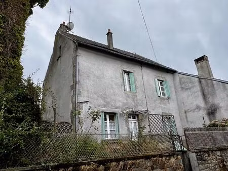 maison de village avec grenier aménagé et garage