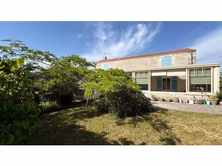 vente maison 7 pièces 204 m² à saint-xandre (17138)  449 000 €