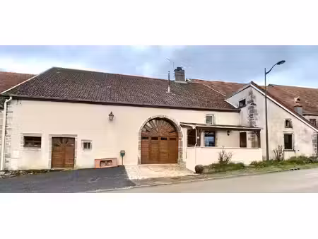 ancienne ferme avec dépendances à vendre à