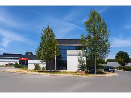 location local commercial