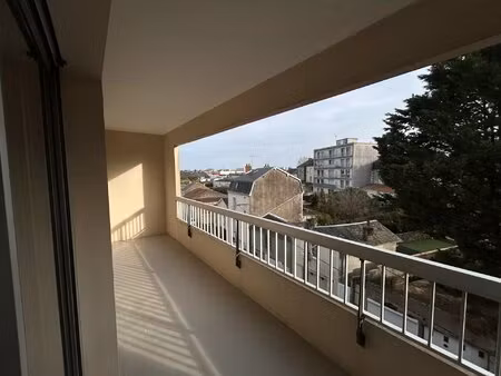 a louer; appartement 3 pièces à parthenay