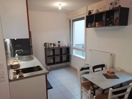 location meublée appartement 1 pièce 26 m² à montreuil (93100)  880 €