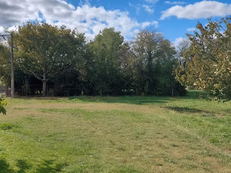 terrain 712m² plat et arboré - 31190 miremont