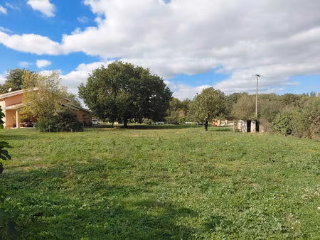 terrain plat et arboré 1098 m2- 31190 miremont