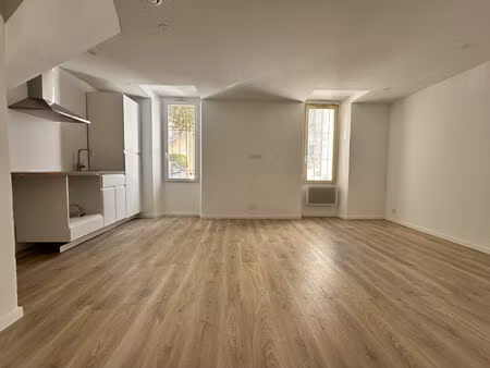 location appartement 2 pièces 36 m² à pierrefeu-du-var (83390)
