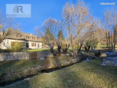 propriété 7 pièces 160 m²