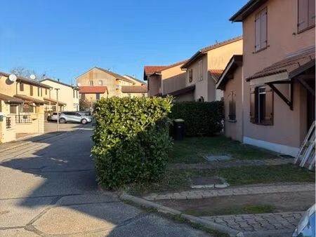 place de parking proche groupama / ldlc arena