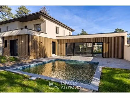 maison contemporaine avec jardin et piscine à proximité du centre de charbonnières