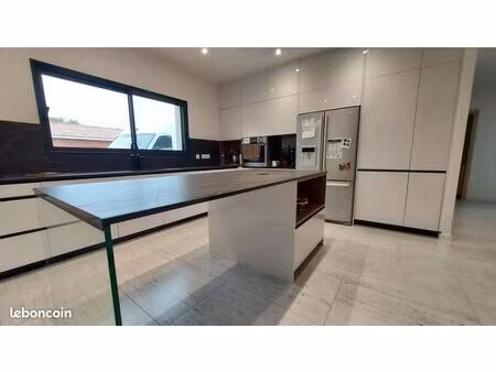 villa 4 pièces 120 m²