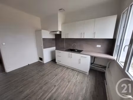 location appartement 4 pièces 96.2 m² à gourdon (46300)  735 €