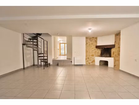 location maison 5 pièces 113 m² à cuxac-d'aude (11590)  720 €