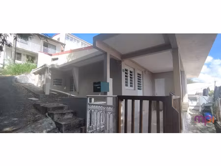 location maison 2 pièces 50.08 m² à le diamant (97223)  800 €