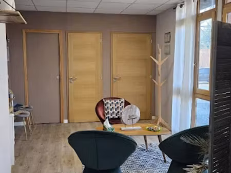 location locaux professionnels 25 m² à saint-genis-pouilly (01630)  710 €