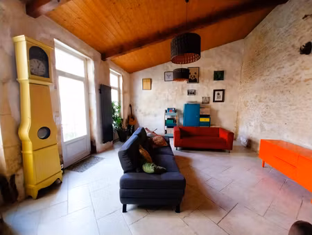 rare : maison de ville au charme intemporel et dépendance réhabilitable avec terrain