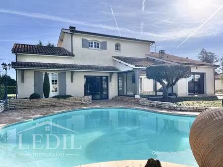 maison familiale - piscine - double garage